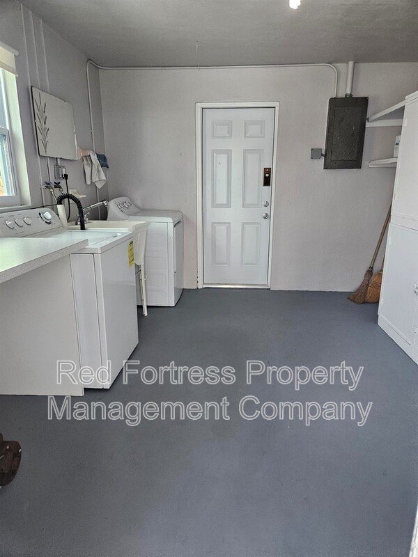 8730 Fordham St property image