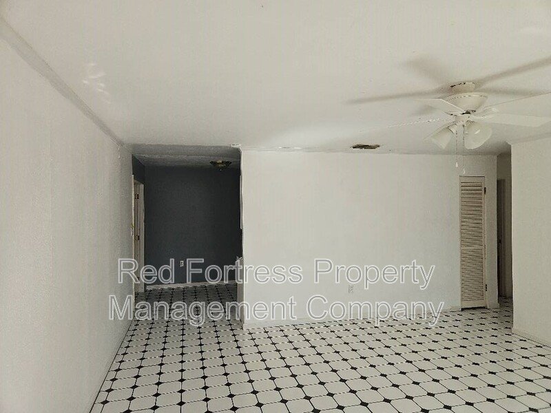 1661 Manor Ave property image