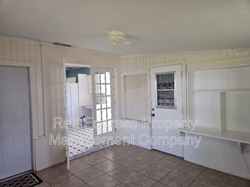 1661 Manor Ave property image