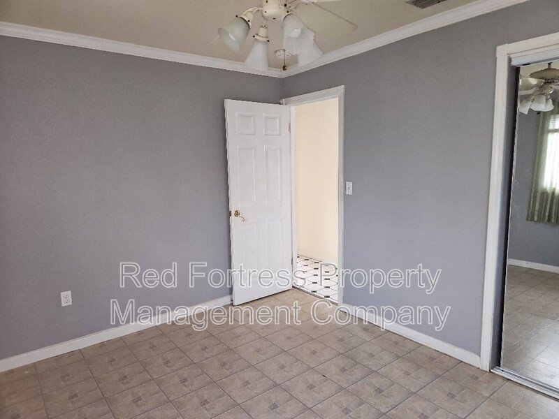 1661 Manor Ave property image