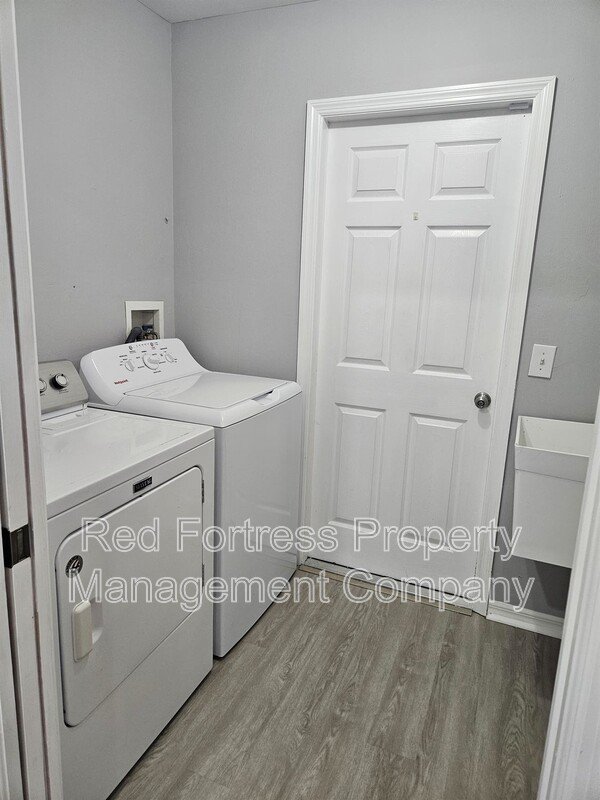 130 Zenith Cir property image