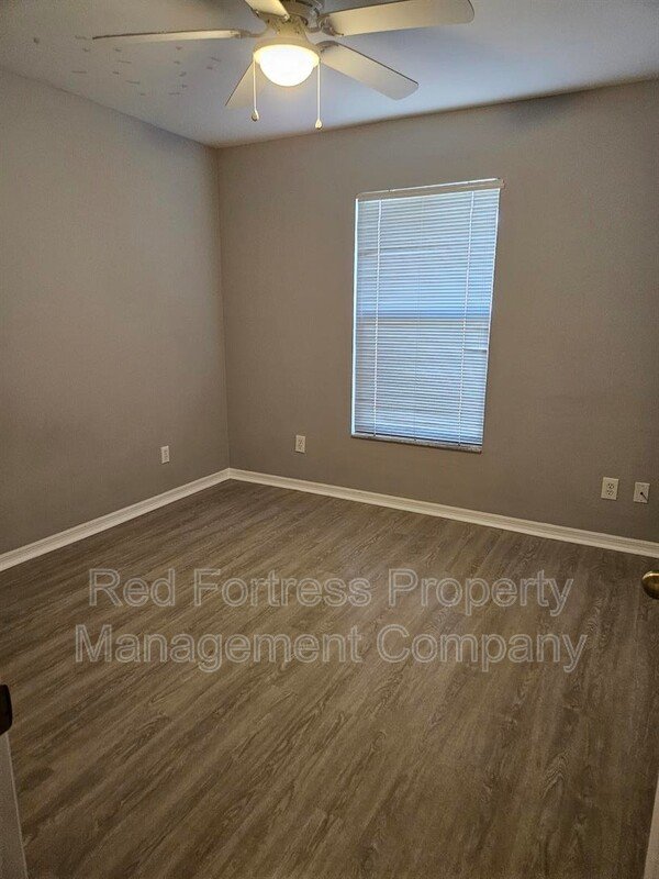 130 Zenith Cir property image