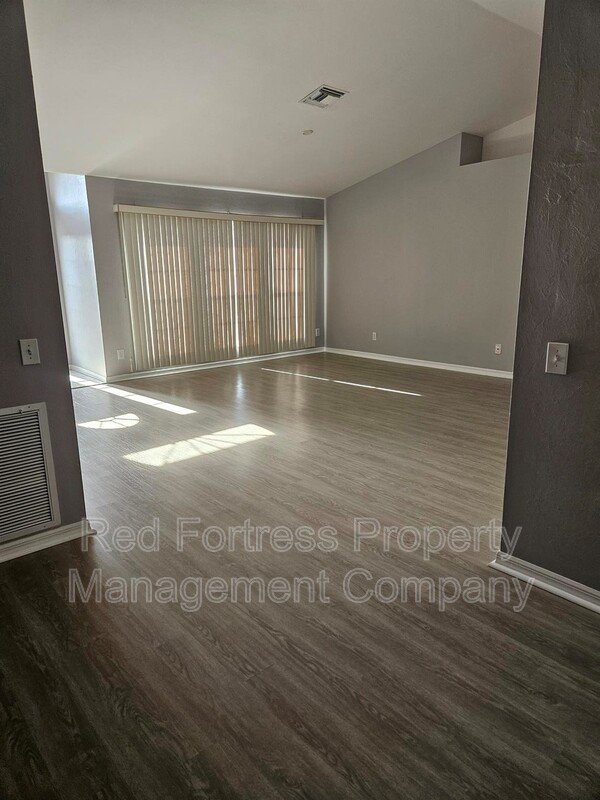 130 Zenith Cir property image
