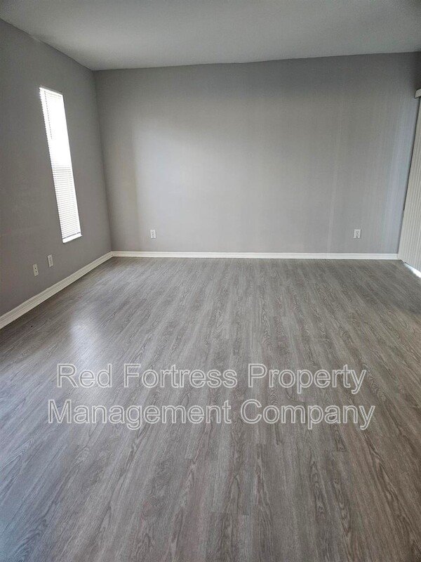 130 Zenith Cir property image