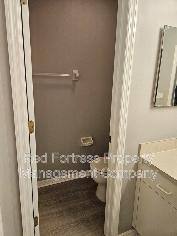 130 Zenith Cir property image