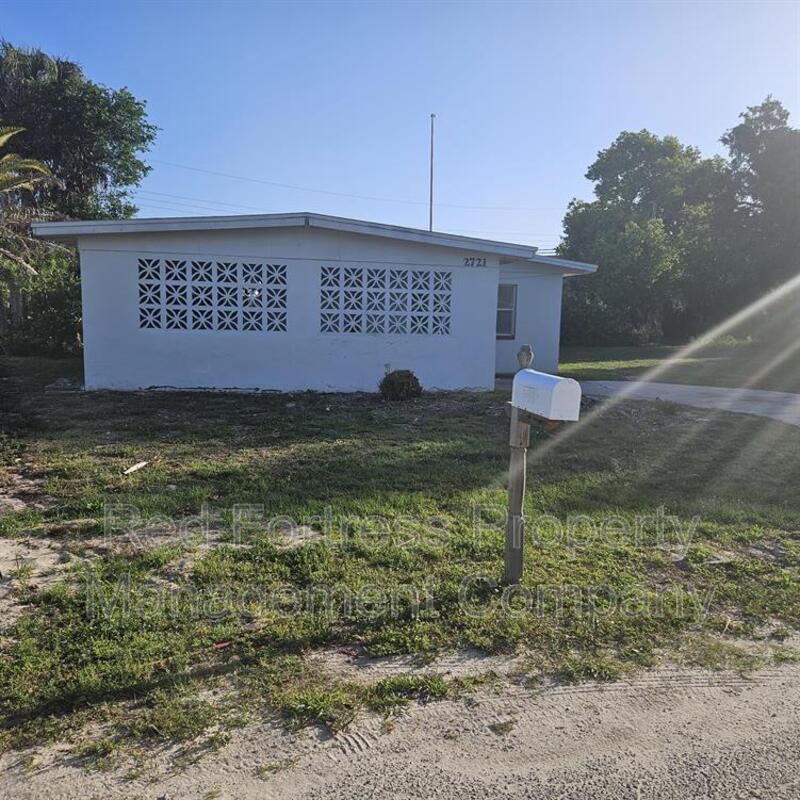 2721 Elmwood St property image