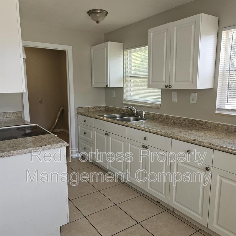 2721 Elmwood St property image