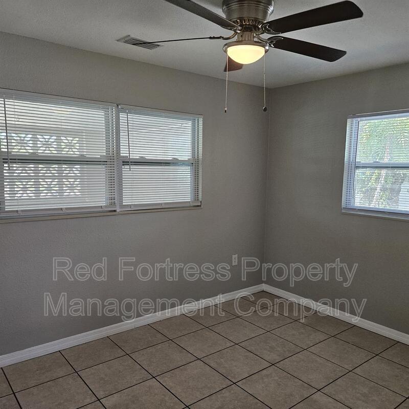 2721 Elmwood St property image