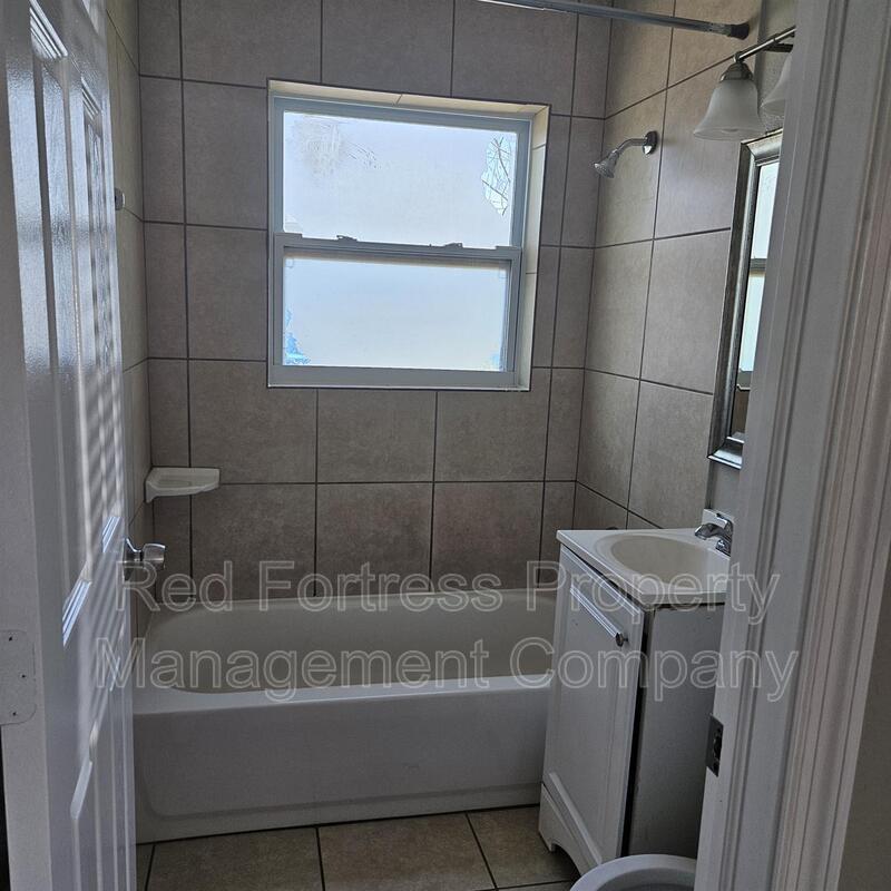 2721 Elmwood St property image