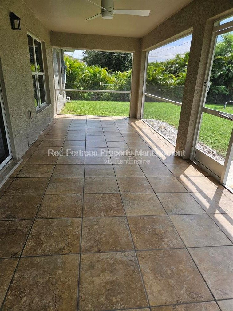1138 NW 15th Ter property image