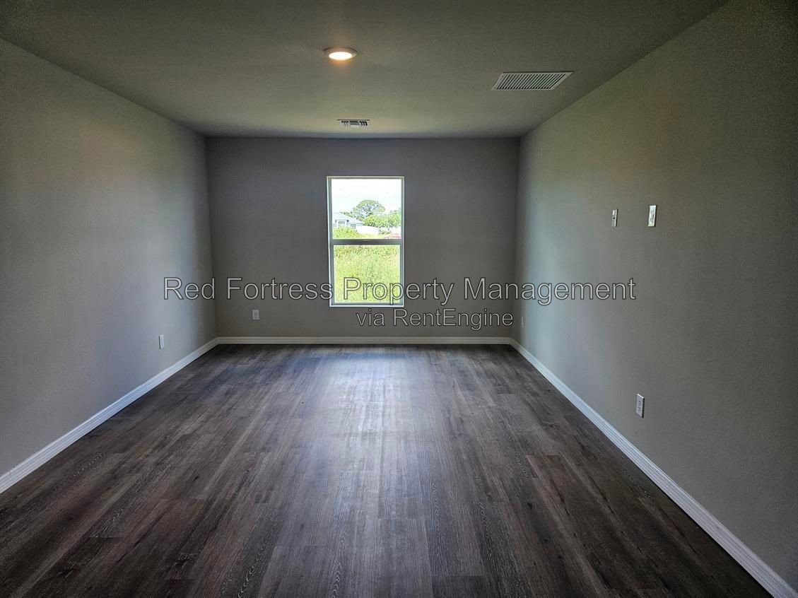 2300 NW 9th Ave property image