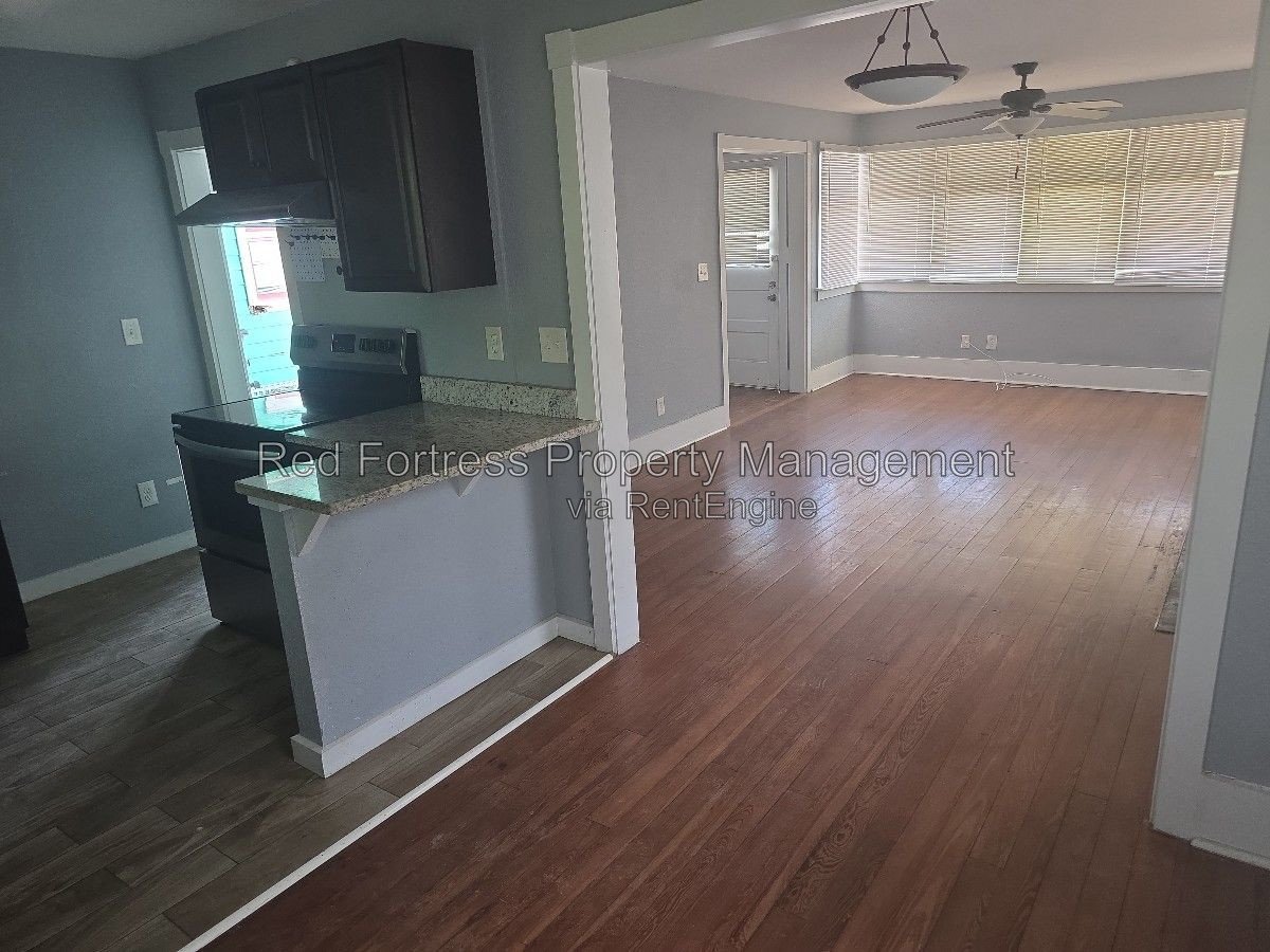 1609 Poinsettia Ave property image