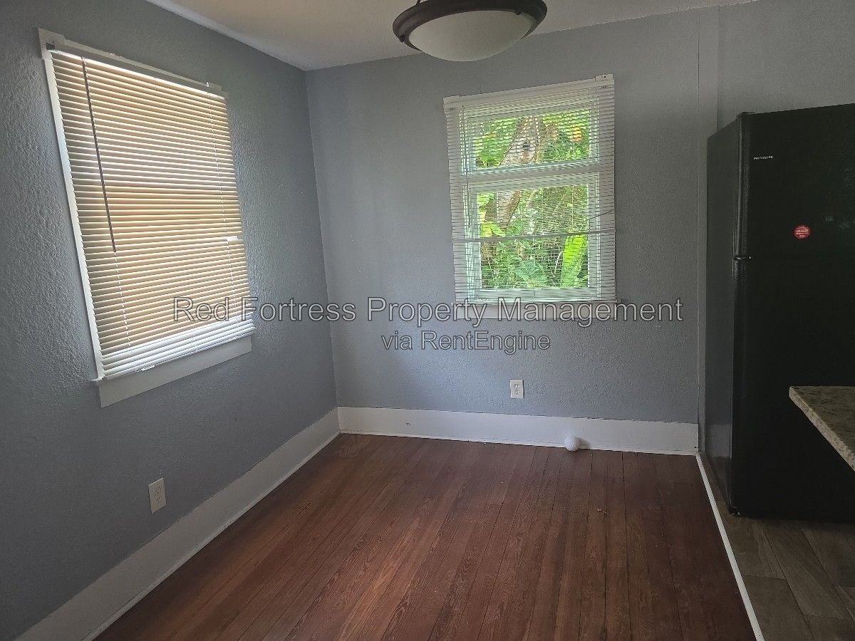 1609 Poinsettia Ave property image