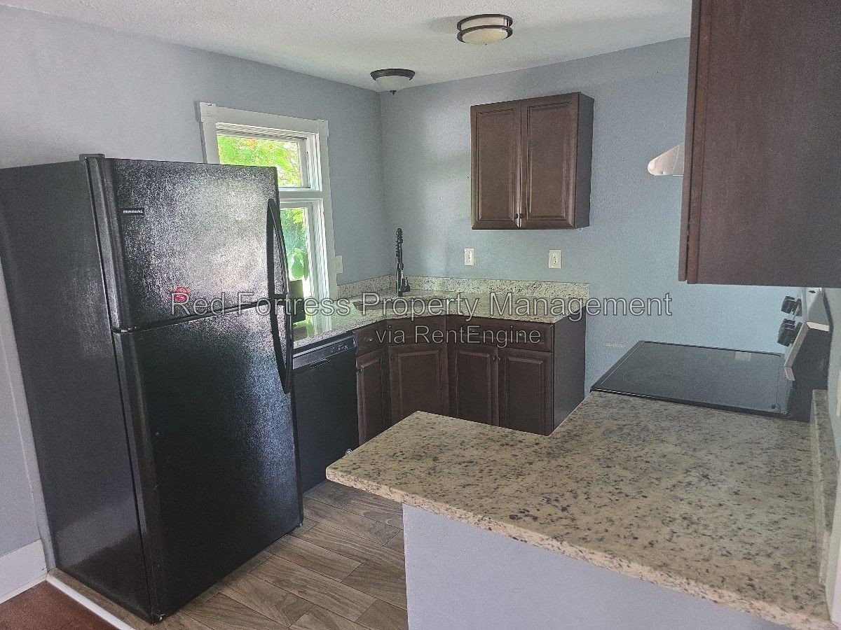 1609 Poinsettia Ave property image