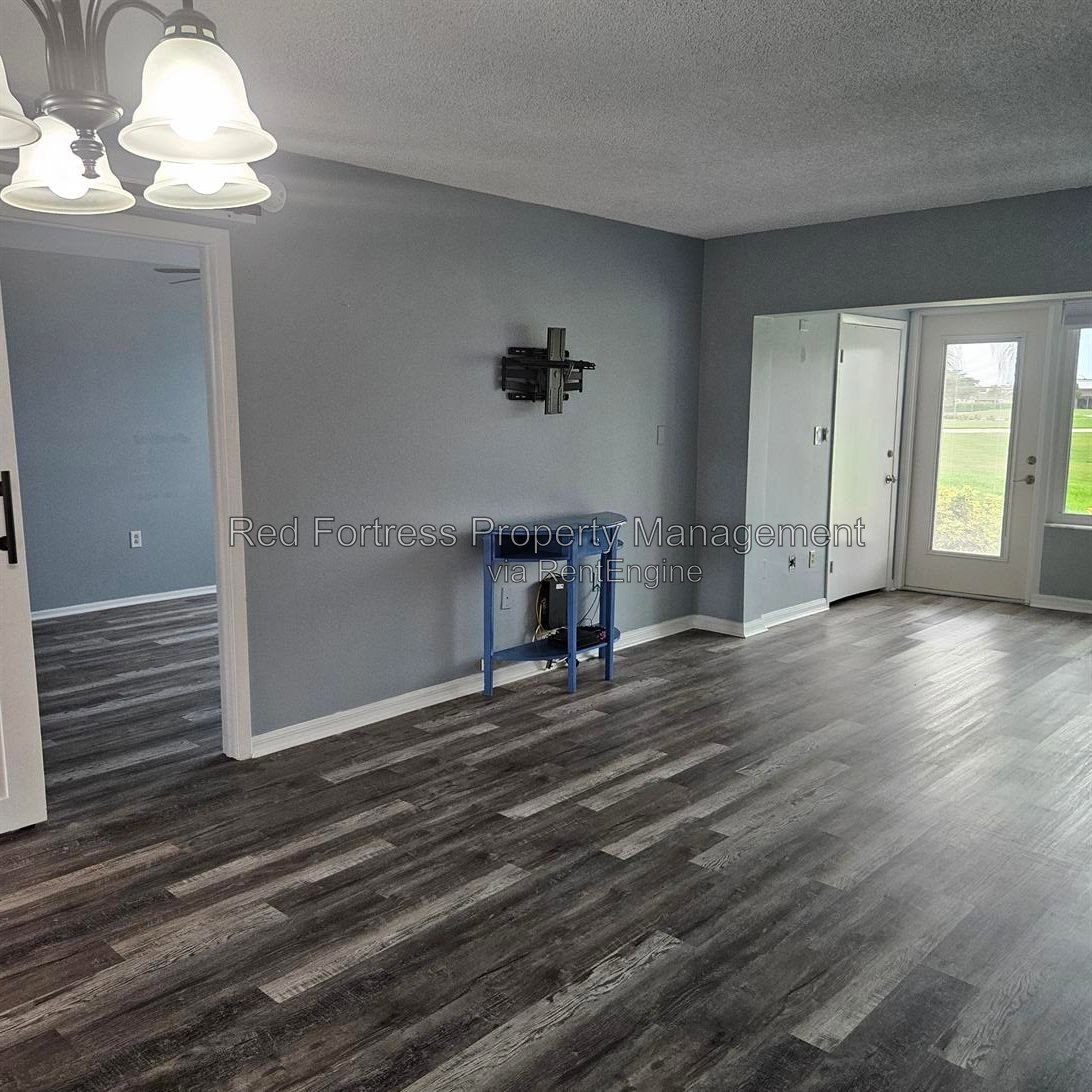 1660 Pine Valley Dr property image
