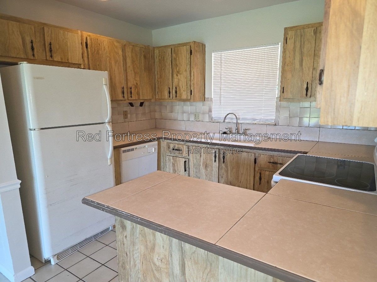 1049 Ridgeway Dr property image