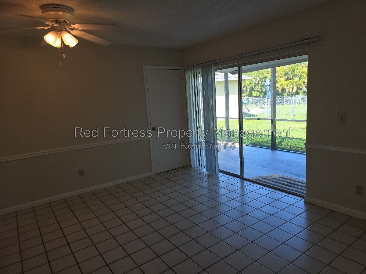 1049 Ridgeway Dr property image