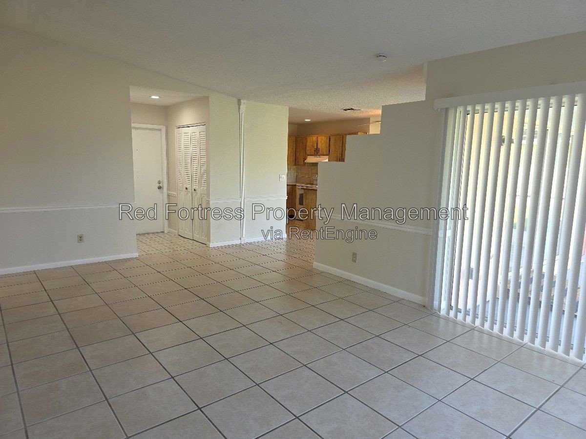 1049 Ridgeway Dr property image
