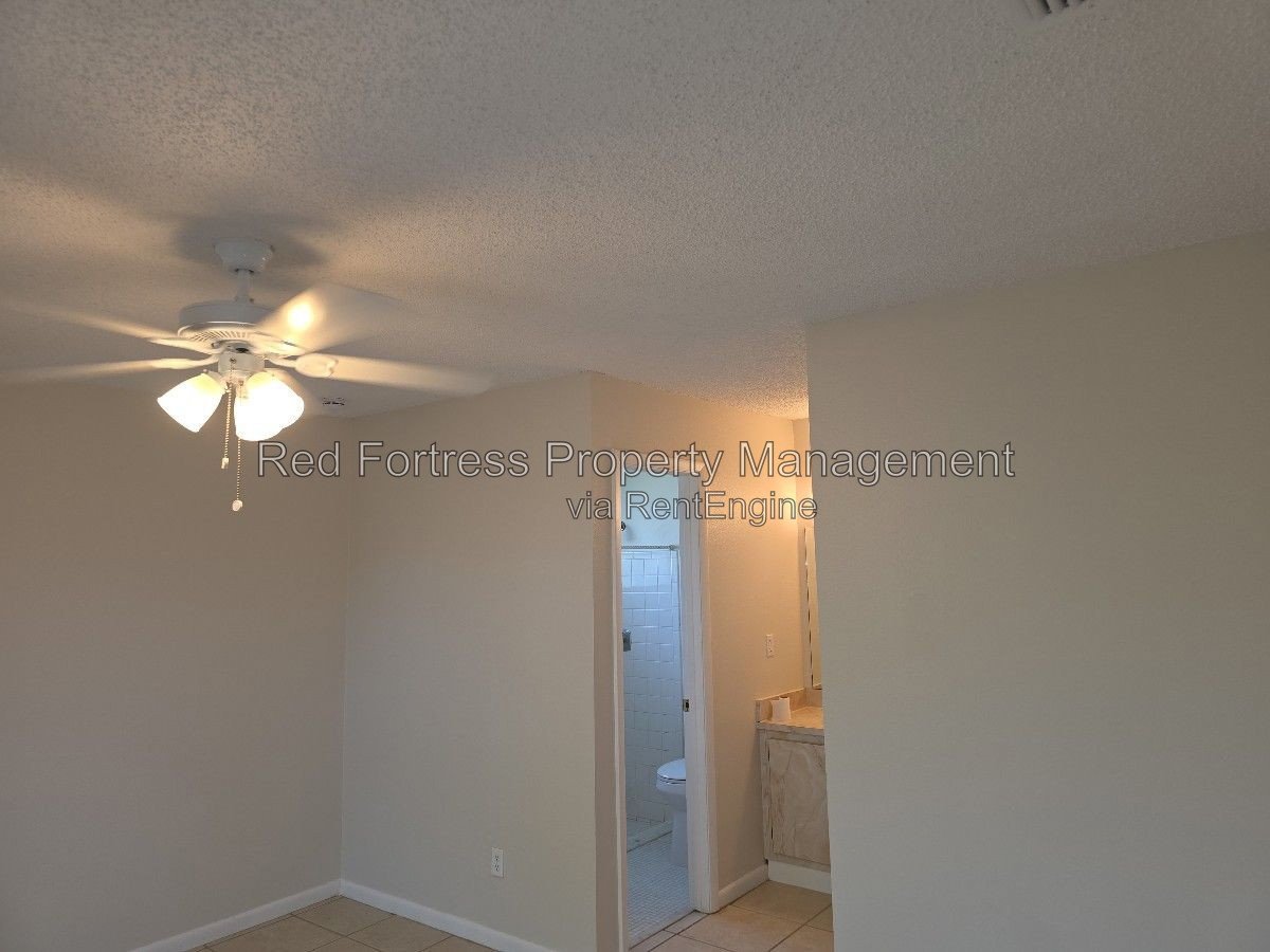 1049 Ridgeway Dr property image
