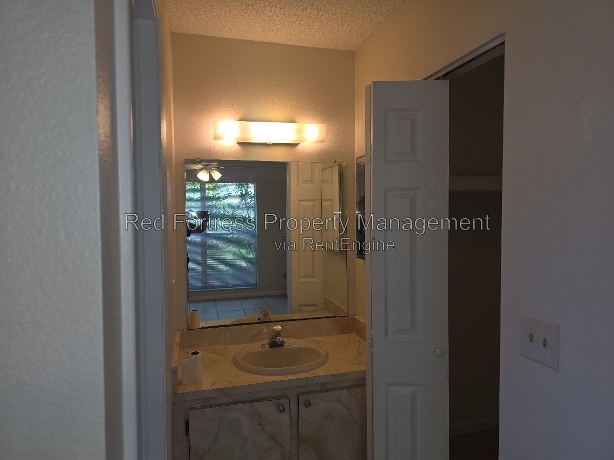 1049 Ridgeway Dr property image