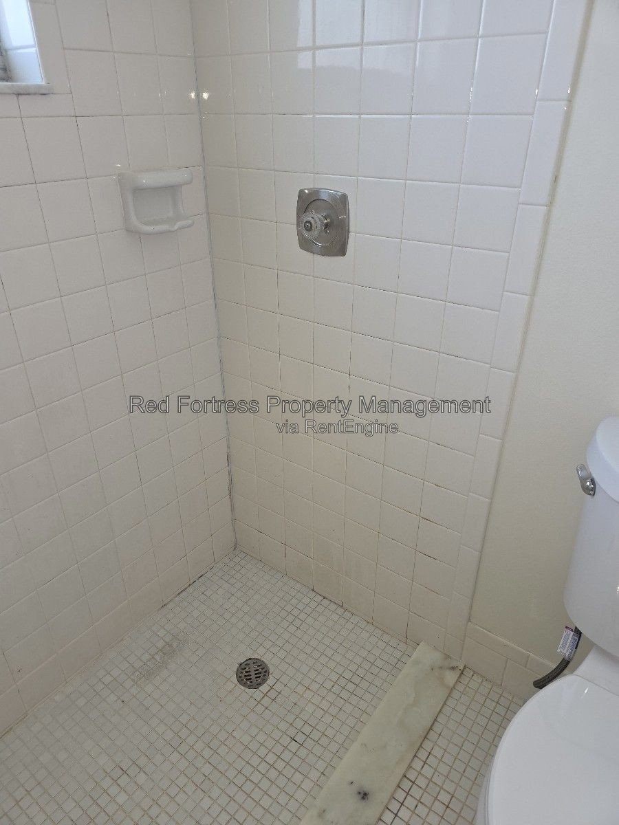 1049 Ridgeway Dr property image