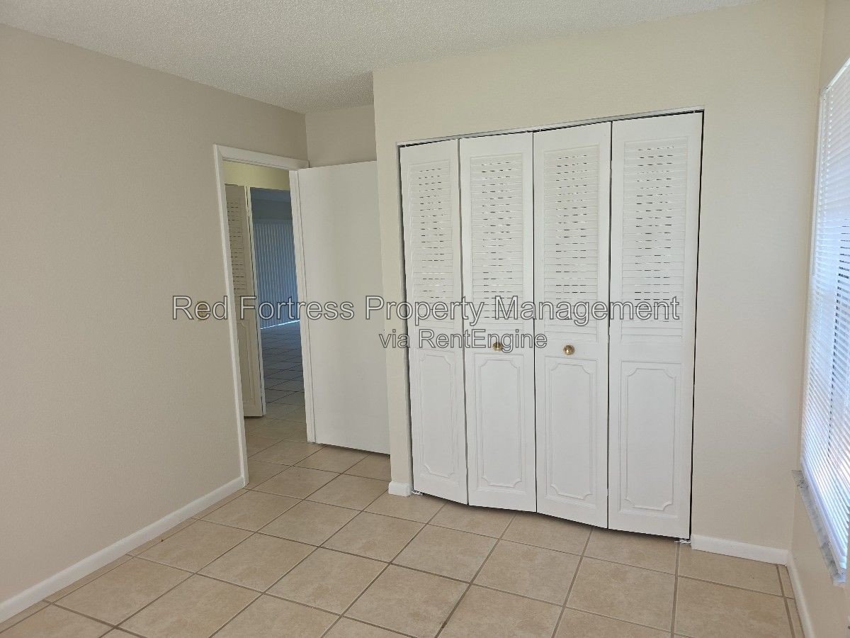 1049 Ridgeway Dr property image