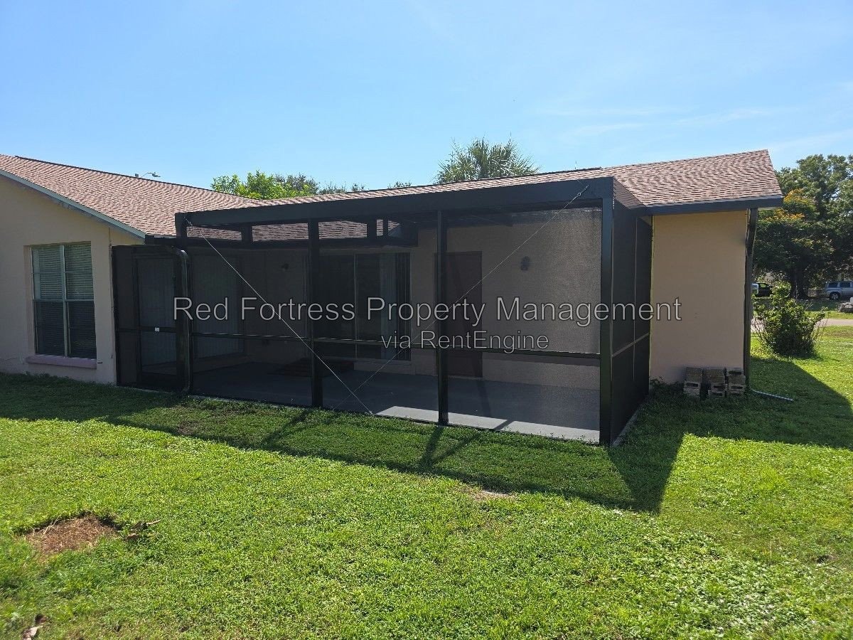 1049 Ridgeway Dr property image