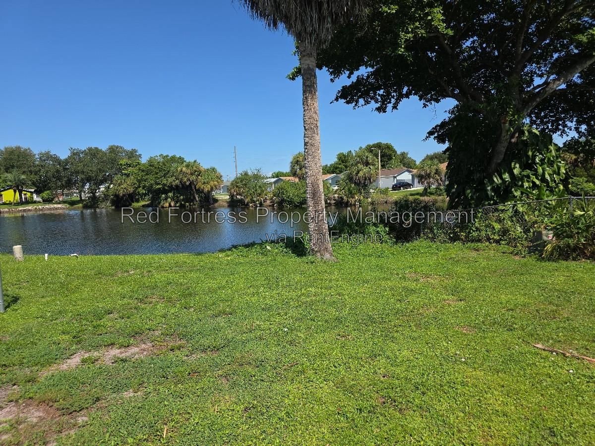 1049 Ridgeway Dr property image