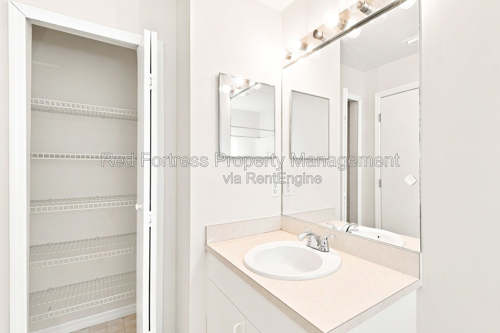 1814 SW 42nd St property image