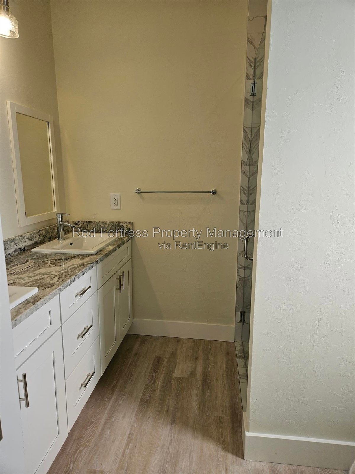 1900 E 11th St property image