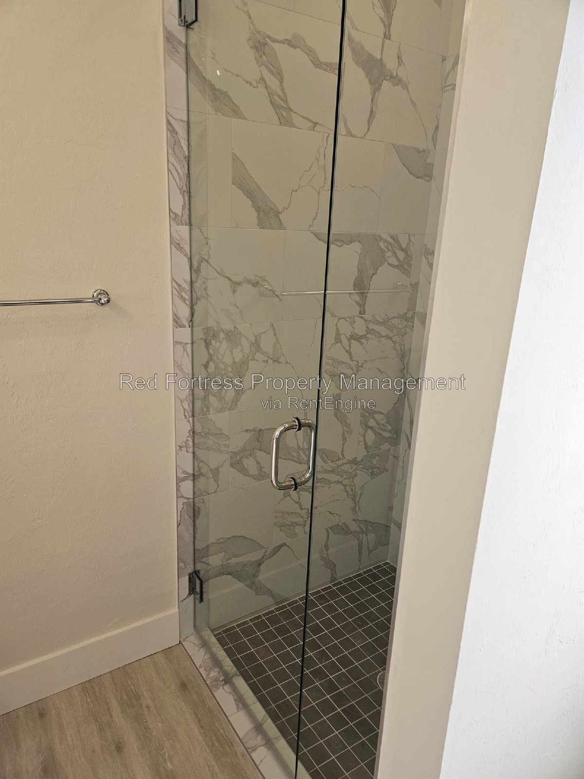 1900 E 11th St property image