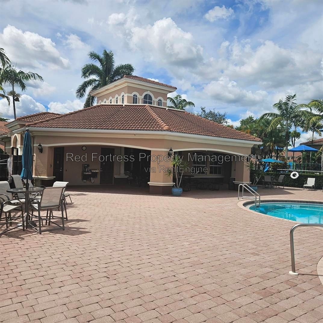 9521 Roundstone Cir property image