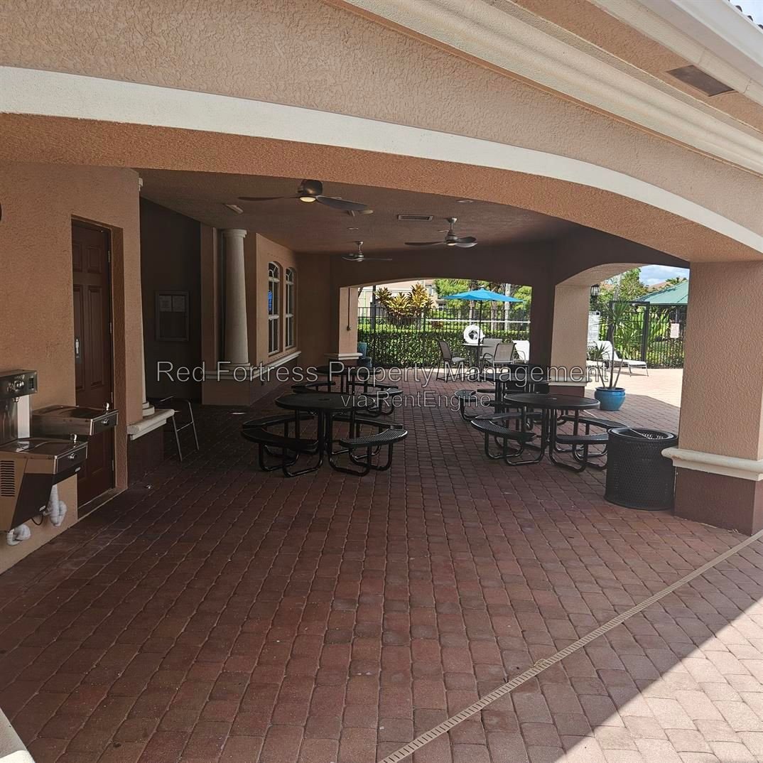 9521 Roundstone Cir property image