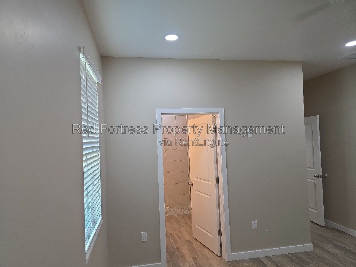685 Oleander Ave property image