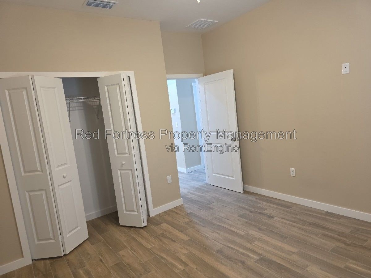 685 Oleander Ave property image