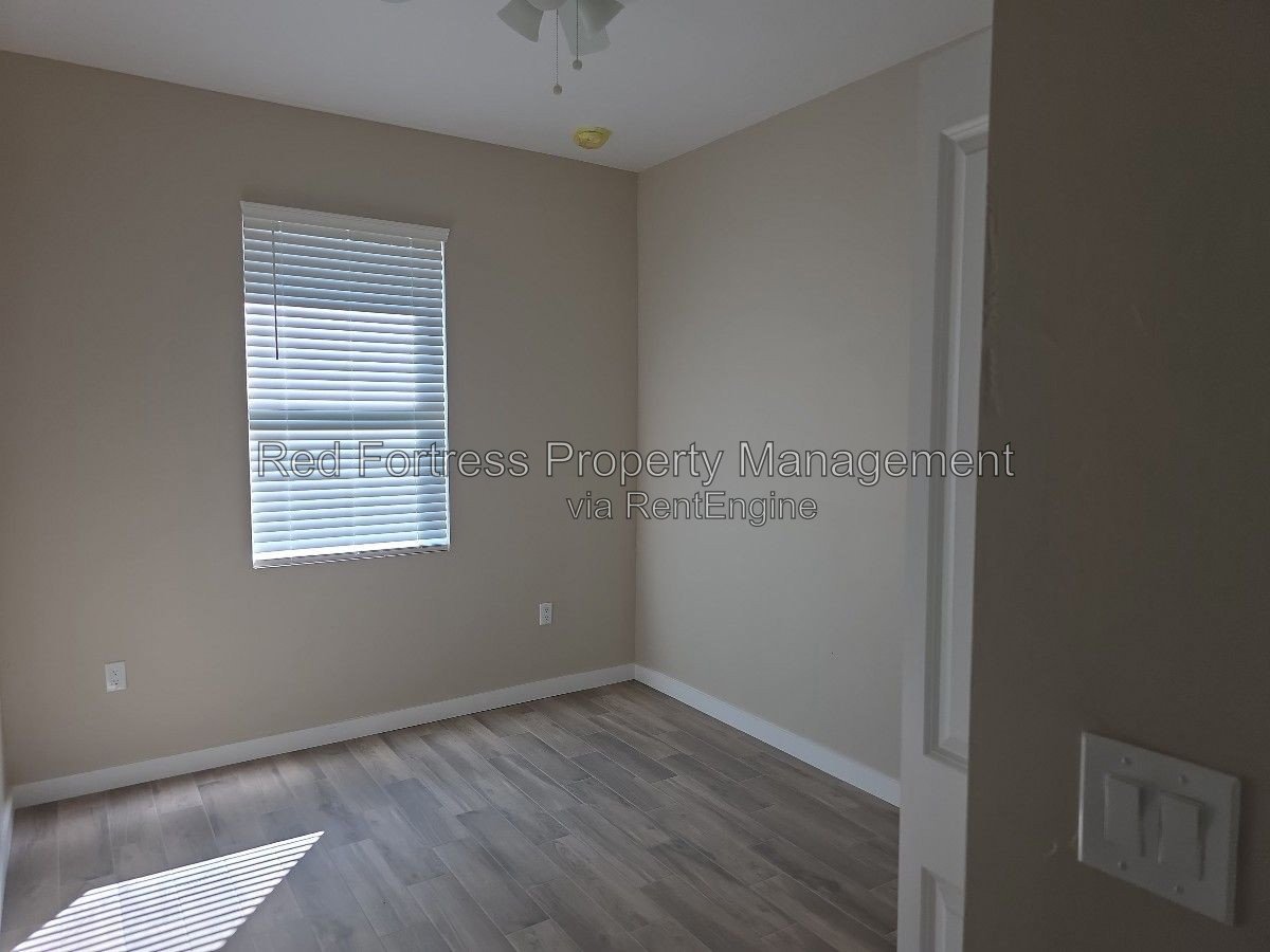 685 Oleander Ave property image