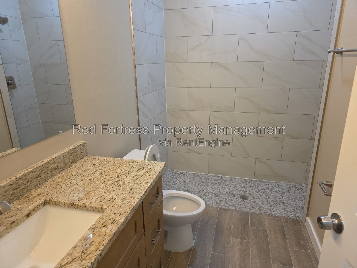 685 Oleander Ave property image